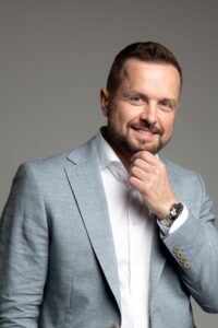  Dmitry Khanov